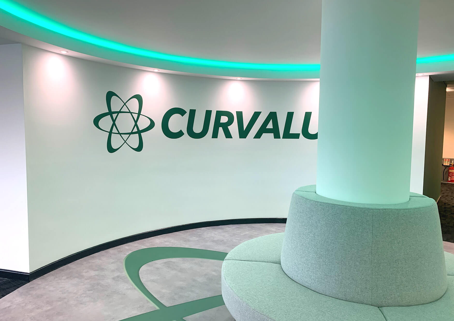 Curvalux-Welcome Feature Area Lighting